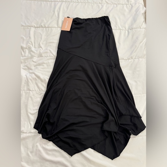 Thatssofetch - Aida Maxi Skirt in Black - Picture 5 of 6
